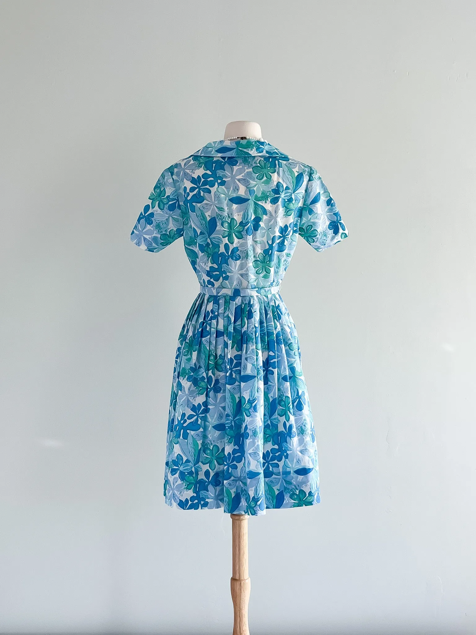 Adorable 1950's Floral Island Print Shirt Dress / Sz SM