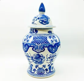 &nbsp;Classic blue &amp; white vintage chinoiserie style temple style ginger jar with lid.