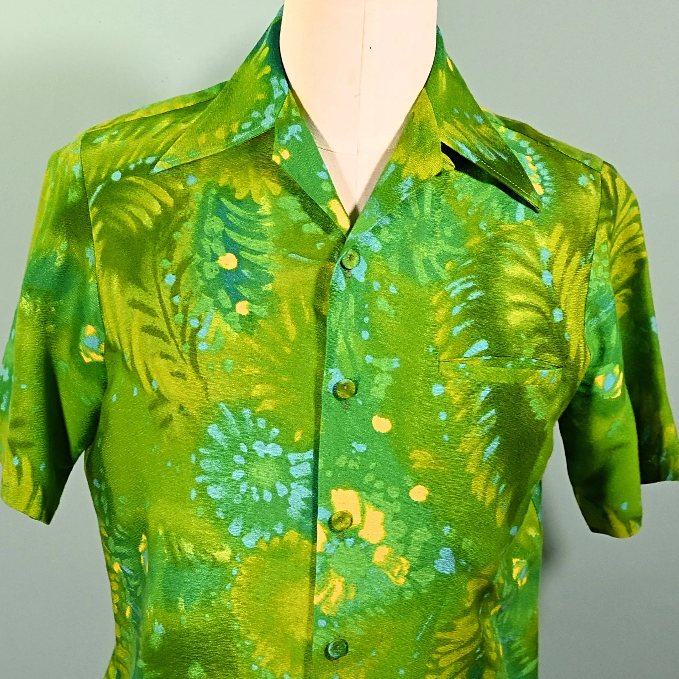 Iolani Exclusive McInery Vintage 60s Hawaiian Shirt, 70s Aloha Shirt S