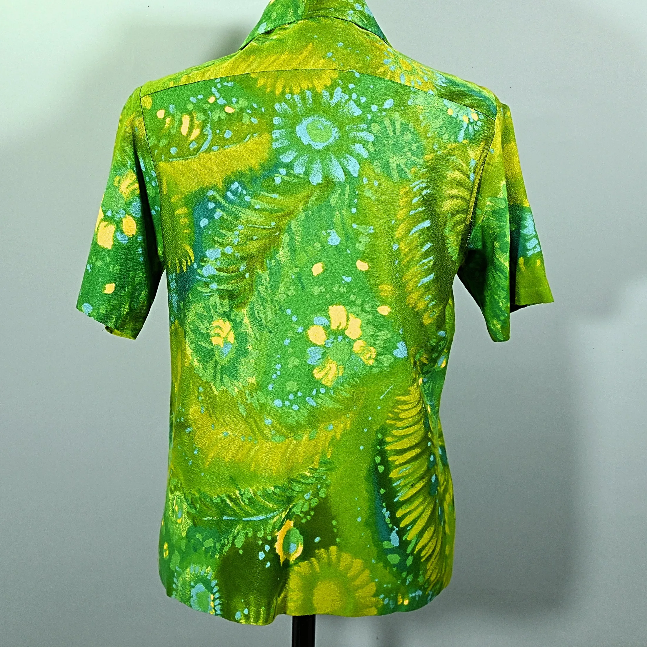 Iolani Exclusive McInery Vintage 60s Hawaiian Shirt, 70s Aloha Shirt S