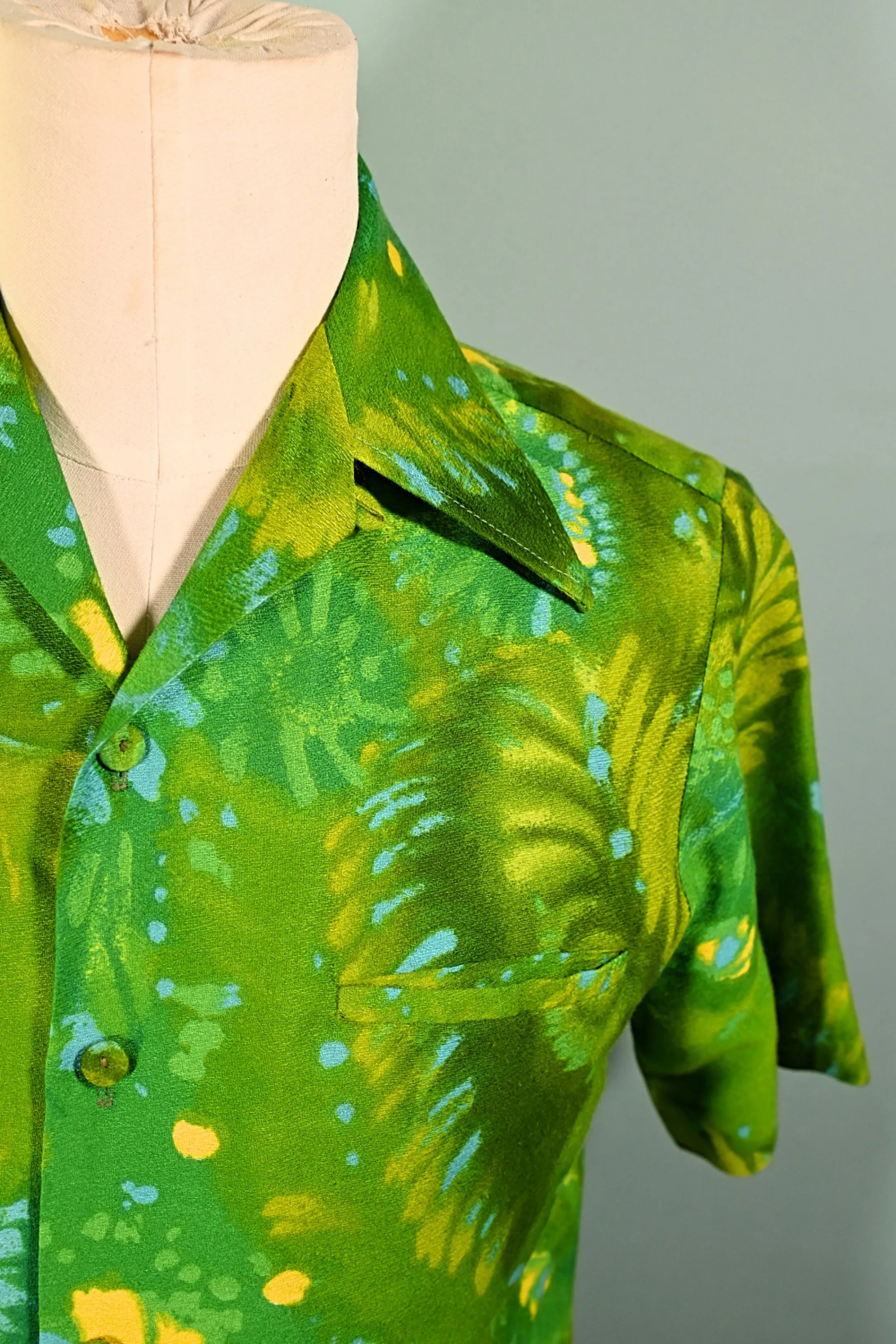 Iolani Exclusive McInery Vintage 60s Hawaiian Shirt, 70s Aloha Shirt S