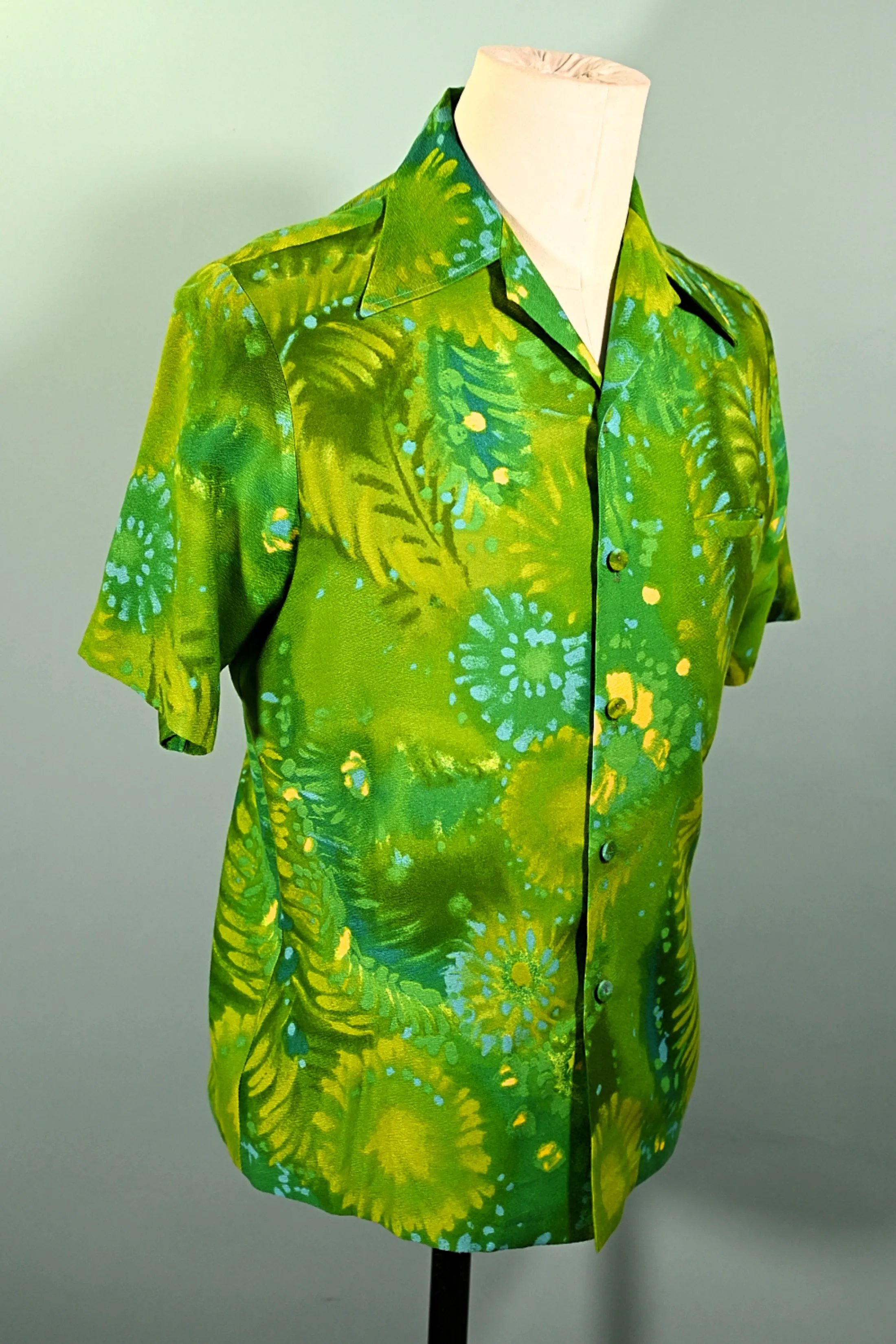 Iolani Exclusive McInery Vintage 60s Hawaiian Shirt, 70s Aloha Shirt S