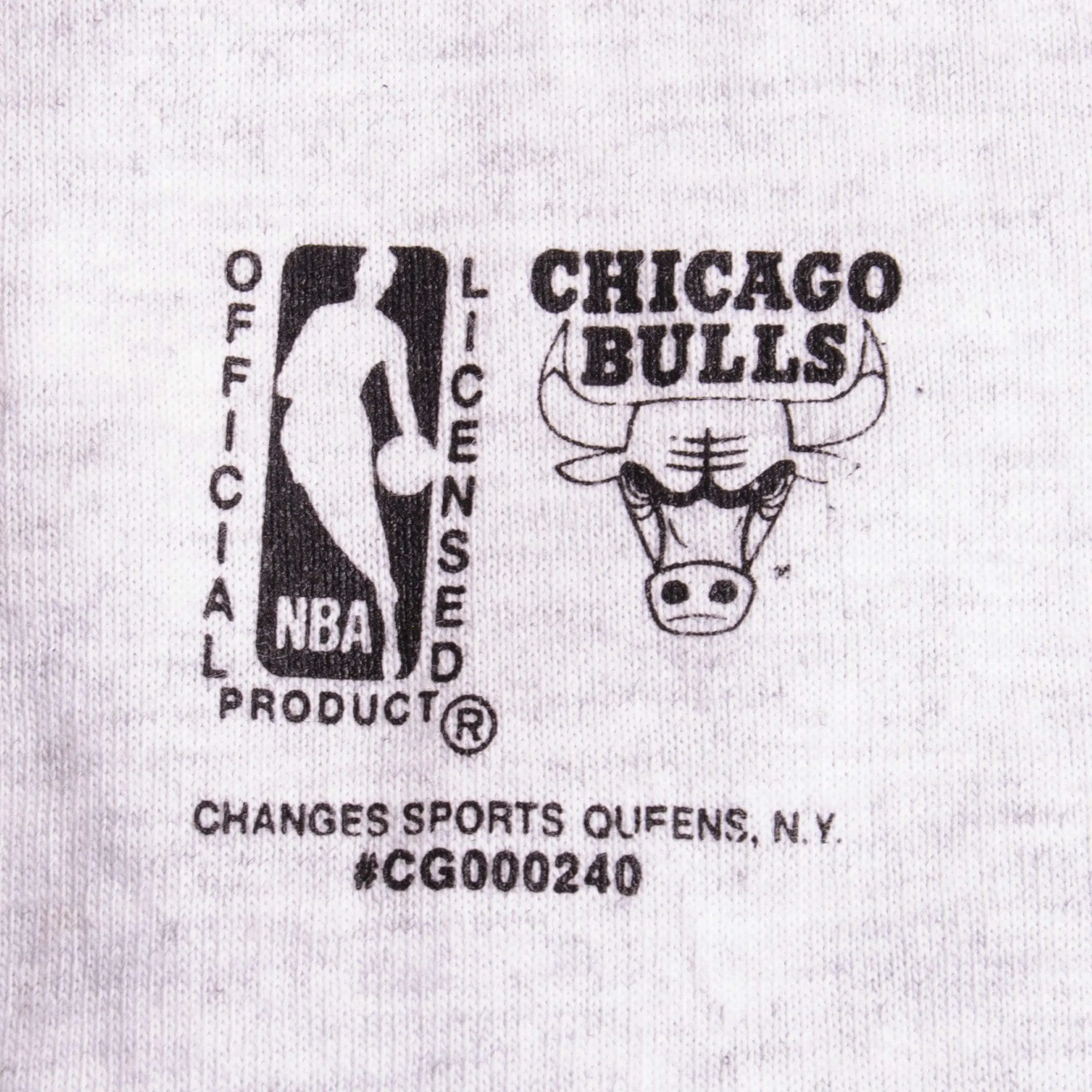 VINTAGE ALL OVER PRINT NBA CHICAGO BULLS 1990S TEE SHIRT SIZE LARGE MADE IN USA