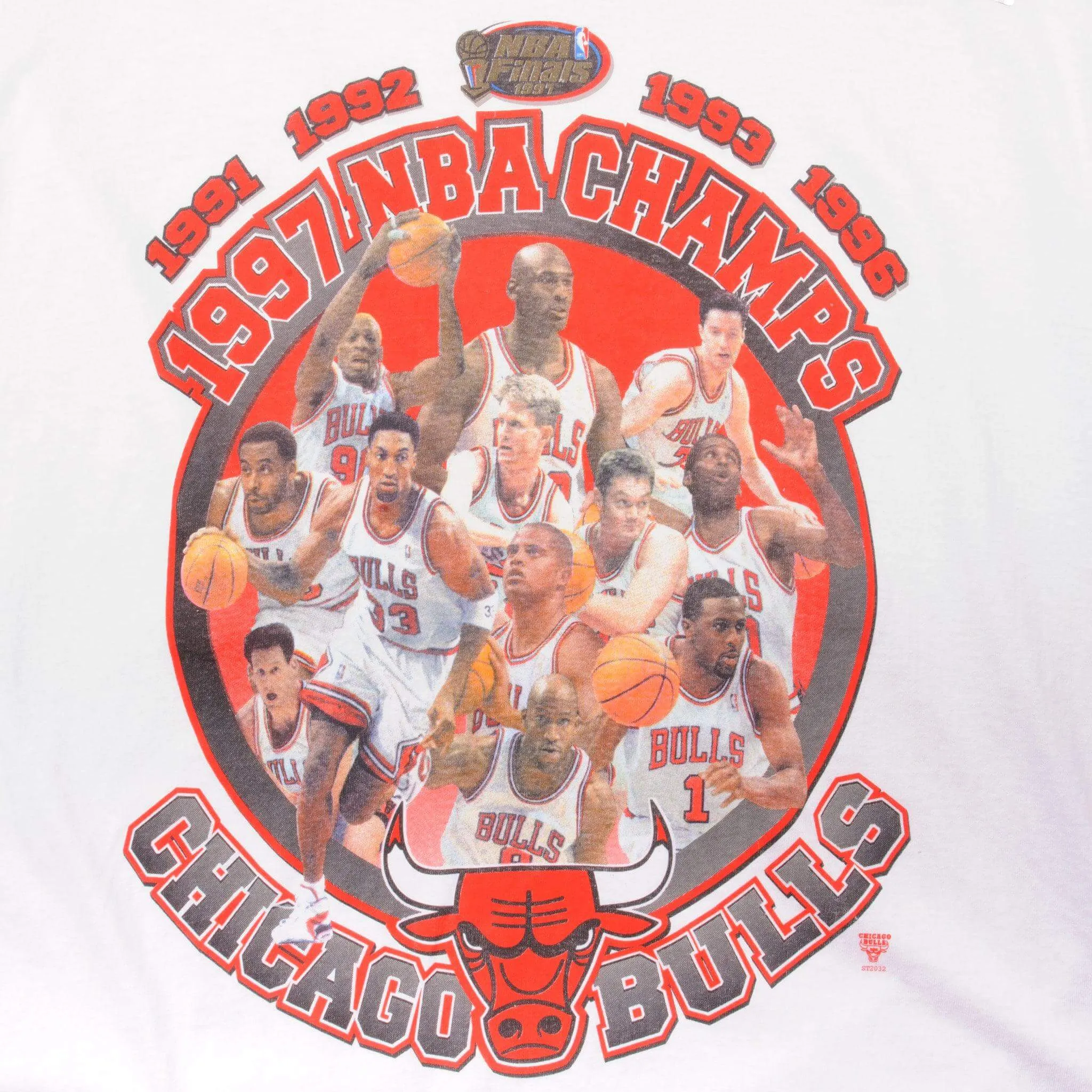 VINTAGE DEASTOCK NBA CHICAGO BULLS 1997 CHAMPIONS TEE SHIRT LARGE MADE USA