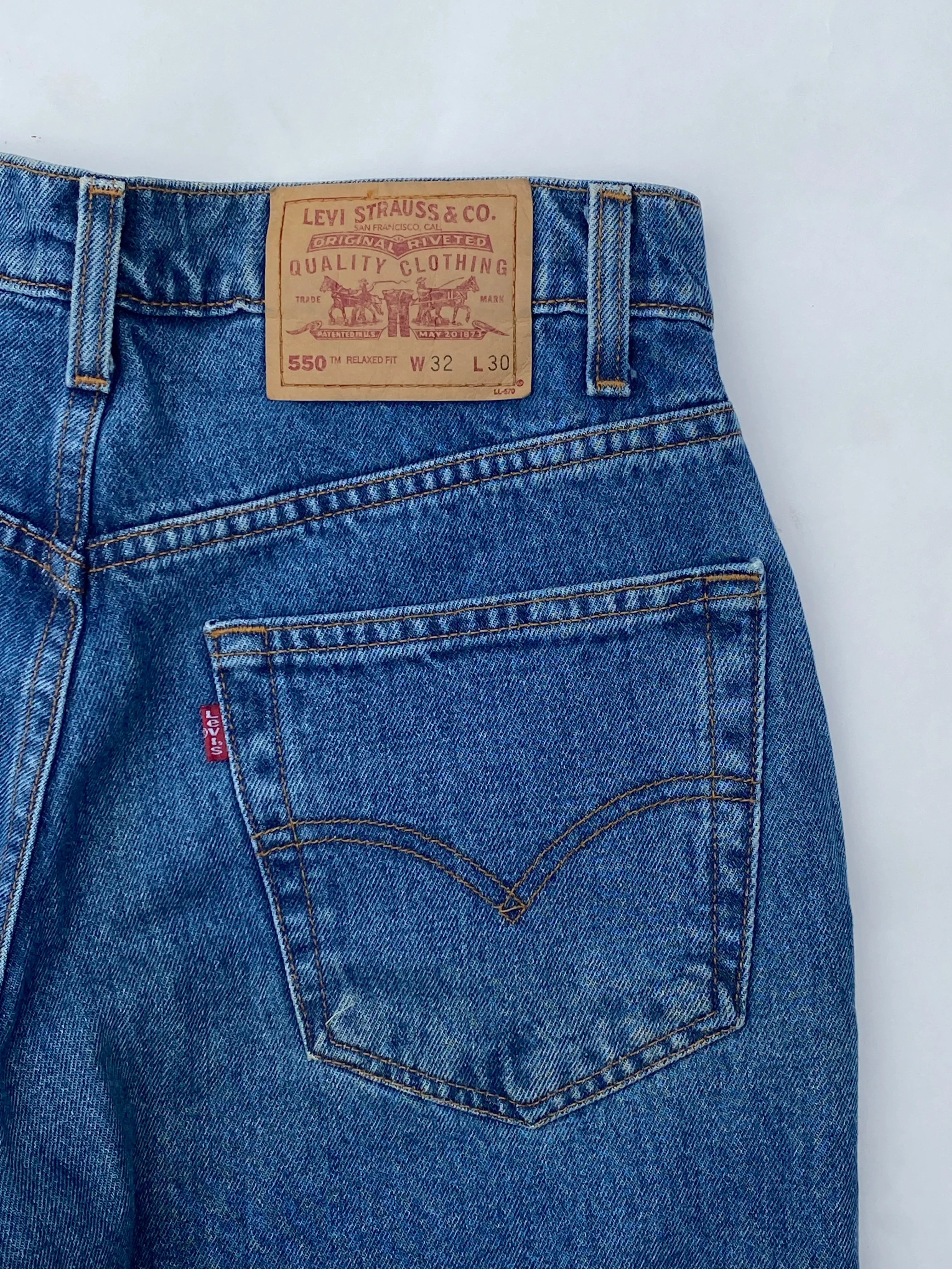 Vintage Levis 550 Red Tab Denim Jeans (32 x 30)