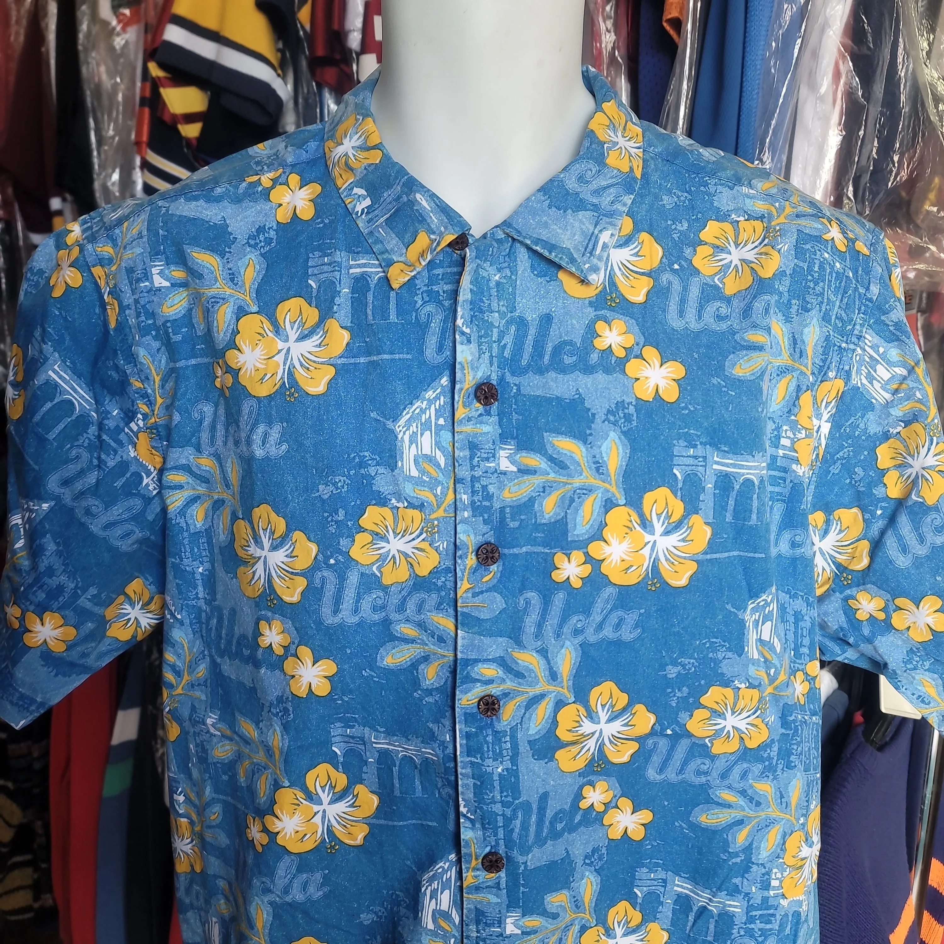 Vintage UCLA BRUINS NCAA Chiliwear Cotton Hawaiian Shirt L